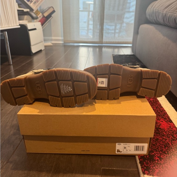 UGG Ashton Lace Up Boots - Picture 5 of 7